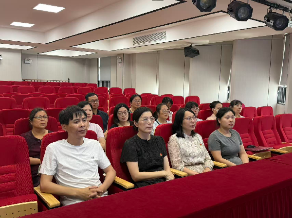 【校园热点】致敬先烈，筑梦和平